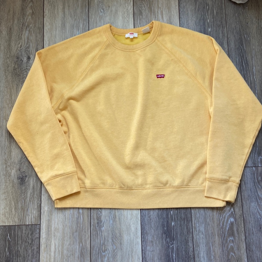 Levi’s sweatshirt